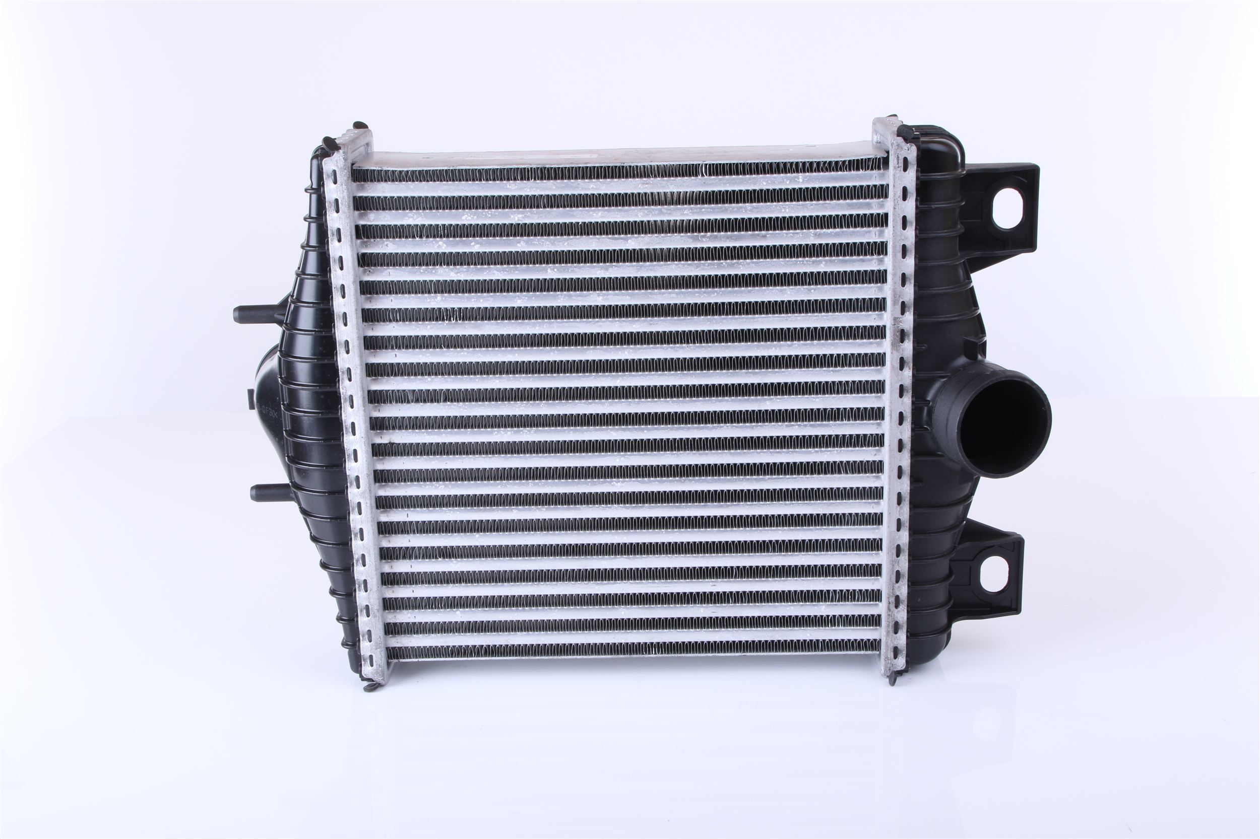 Интеркулер LR036432 NISSENS 961427 LAND ROVER