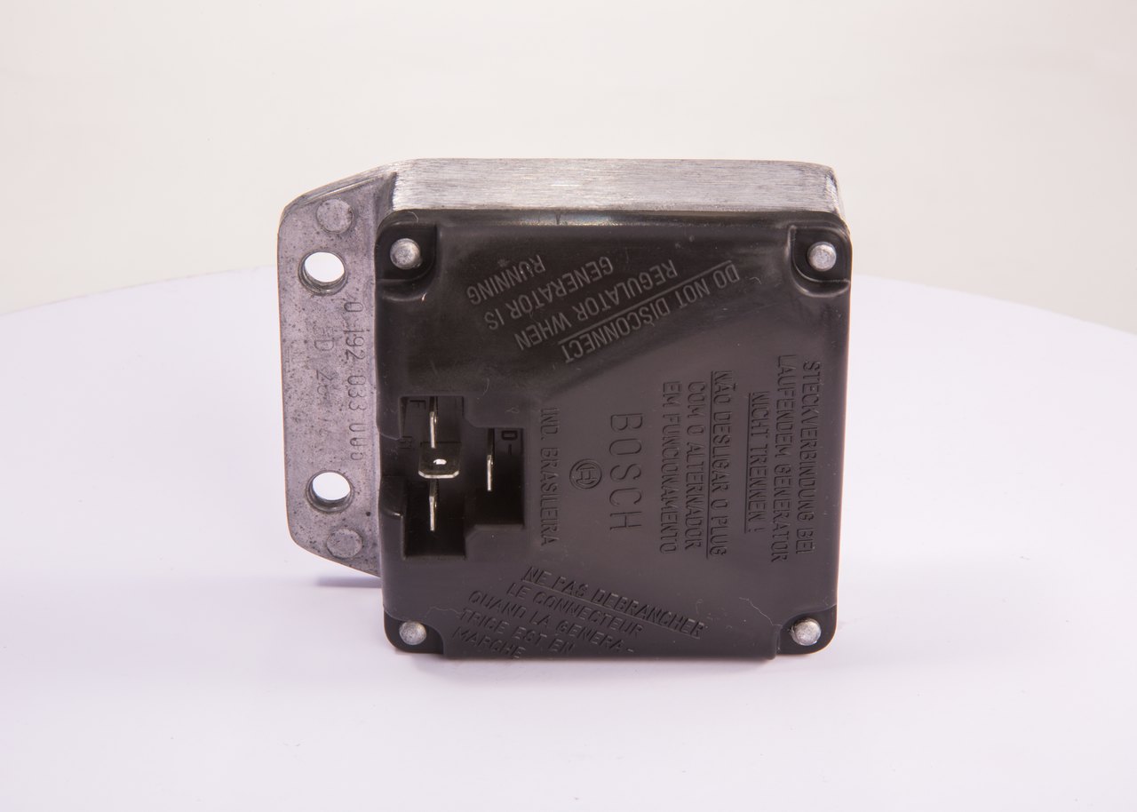 Lichtmaschinenregler 0 192 033 005 BOSCH 6201558