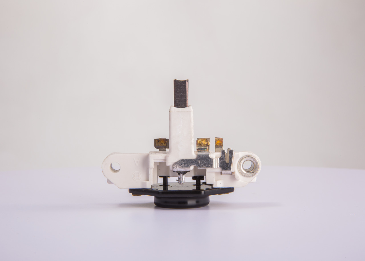 BOSCH 1 197 311 235 Lichtmaschinenregler