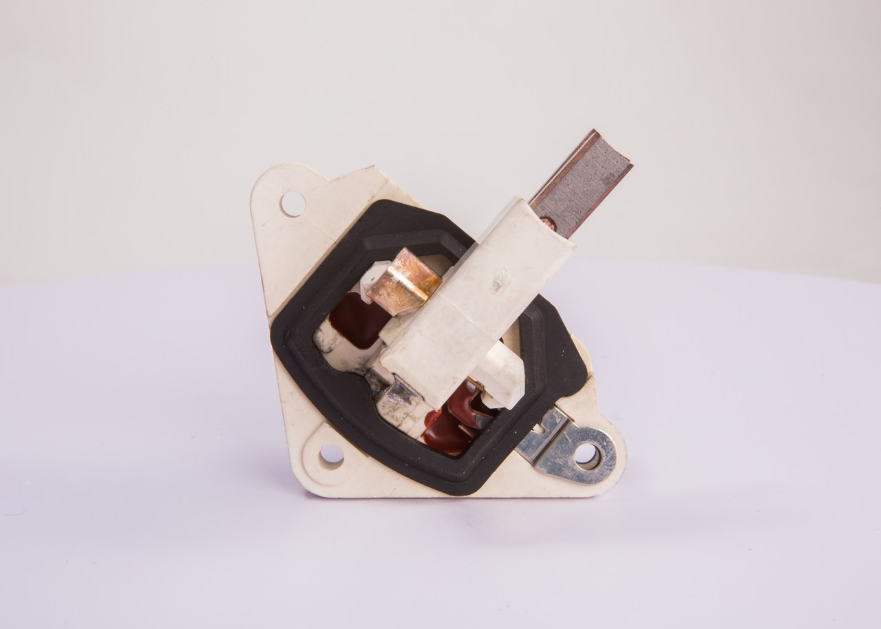 BOSCH 1 197 311 316 Lichtmaschinenregler