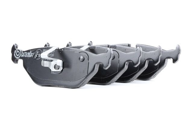 21935 BREMBO P71006 Bromsbelägg Saab 9-5 Kombi fram och bak pris