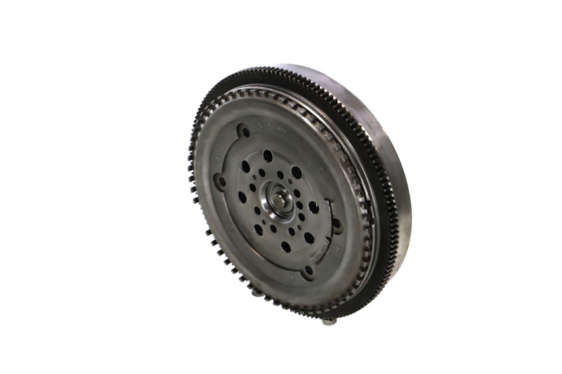 REMANTE 009001000100R Massavliegwiel Mercedes W203 C 220 CDI (203.006, 203.008) 143 Pk Diesel 2002