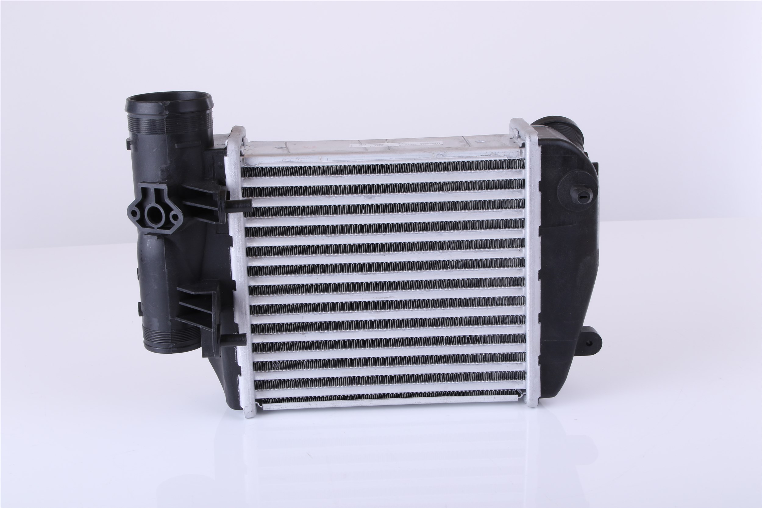 Интеркулер 4F0145805E NISSENS 96576 VW, AUDI, SKODA, VOLVO, SEAT