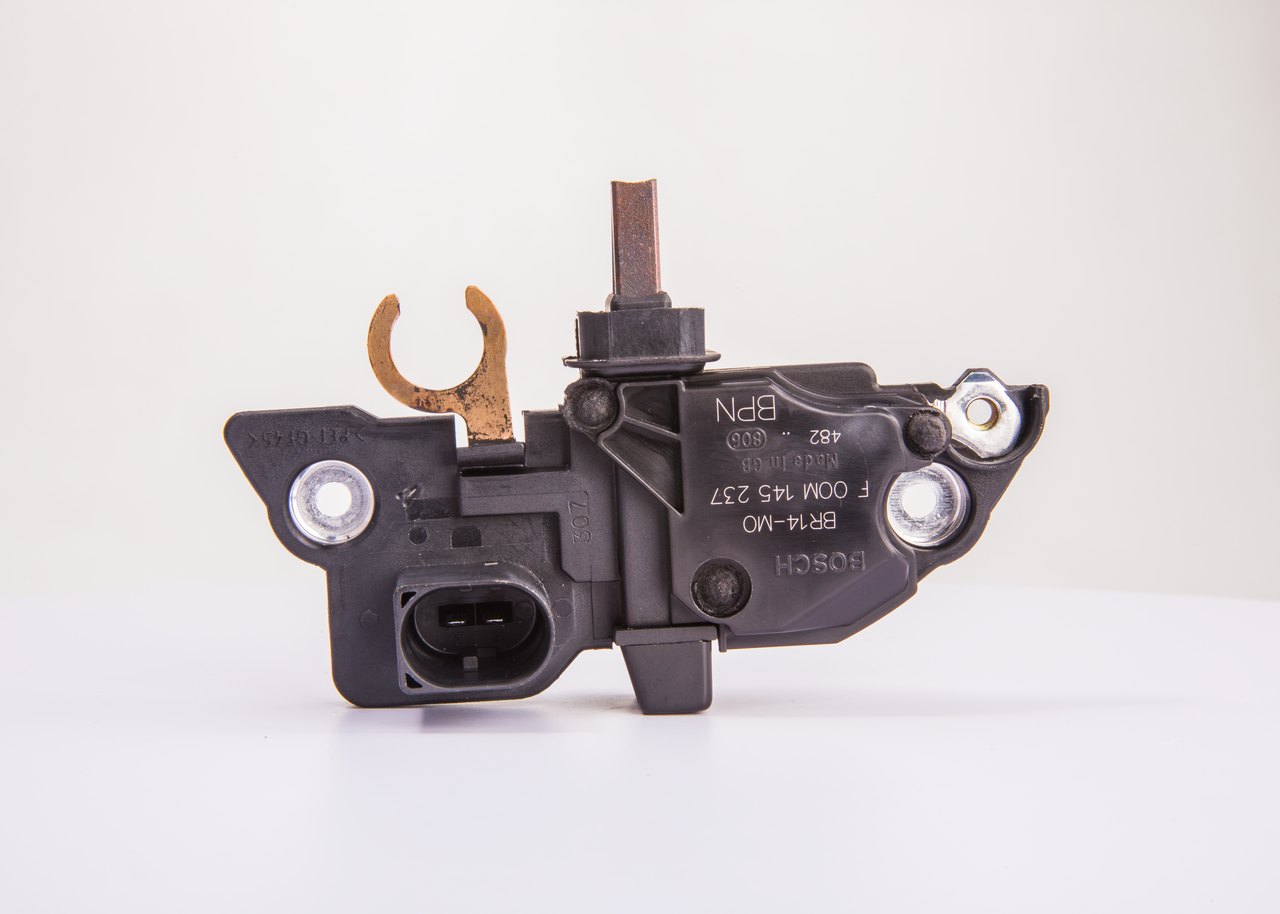 BOSCH F 00M 145 237 Régulateur d'alternateur