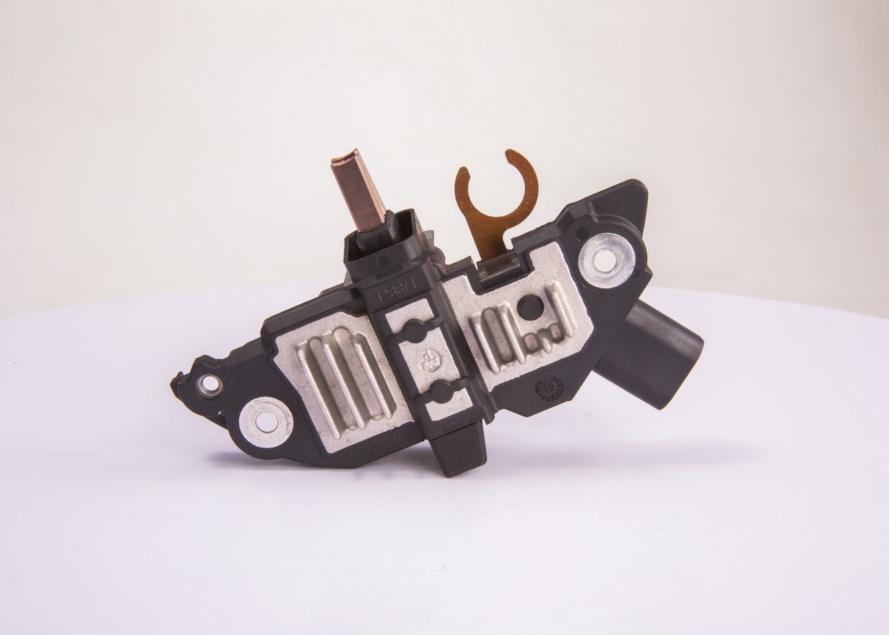 Regulator, alternator BOSCH F 00M 145 670